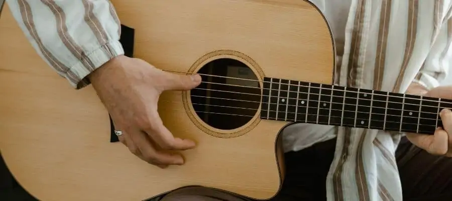 Can You Use Acoustic Guitar Strings On An Electric Guitar Should