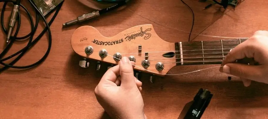 Can You Use Acoustic Guitar Strings On An Electric Guitar Should