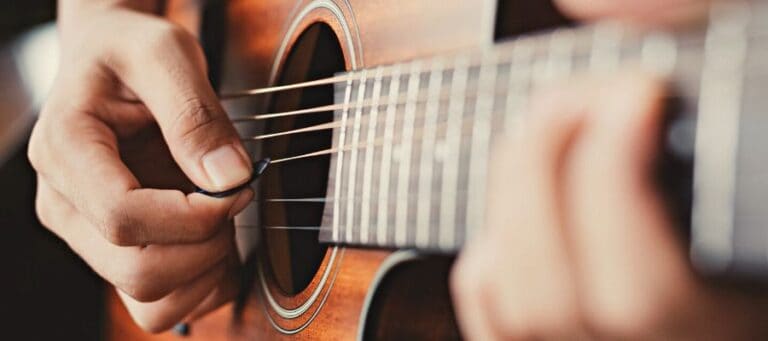 Why Do Steel Strings Hurt Your Fingers? – Rock Guitar Universe